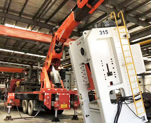 理塘附近随车吊出租，轻松解决运输难题