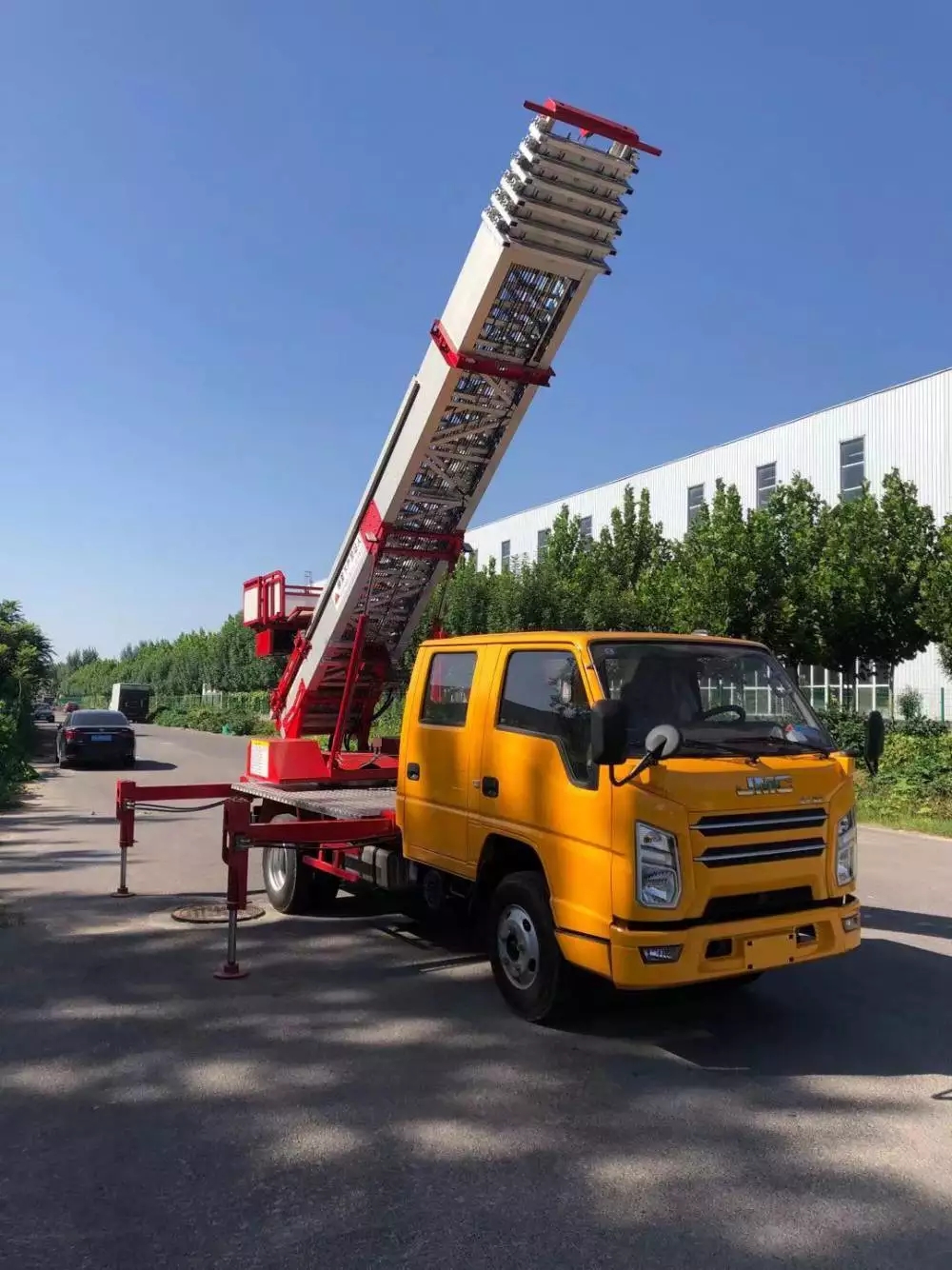 理塘附近的云梯车出租服务：轻松解决高空作业需求