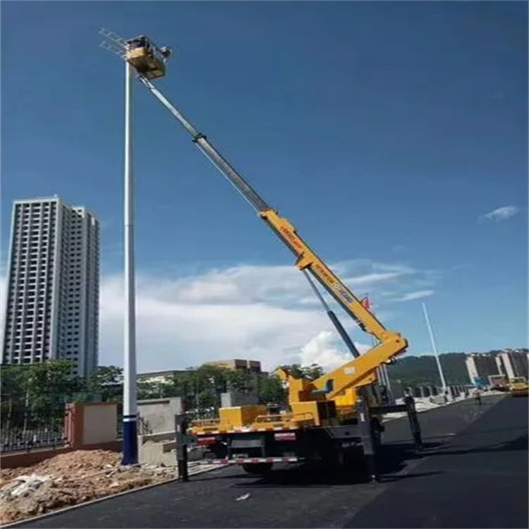 理塘维修路灯的曲臂升降车出租